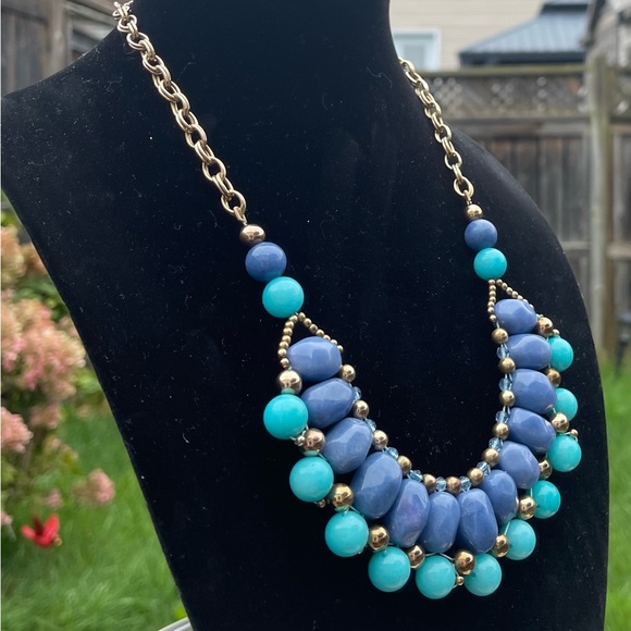 Vintage Talbots turquoise and cauliflower blue necklace with gold tone chain - Picture 6 of 7